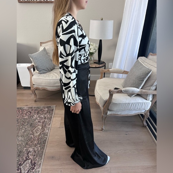Caroline Constas Black & White Retro Top & Black Pants Set - Picture 7 of 11